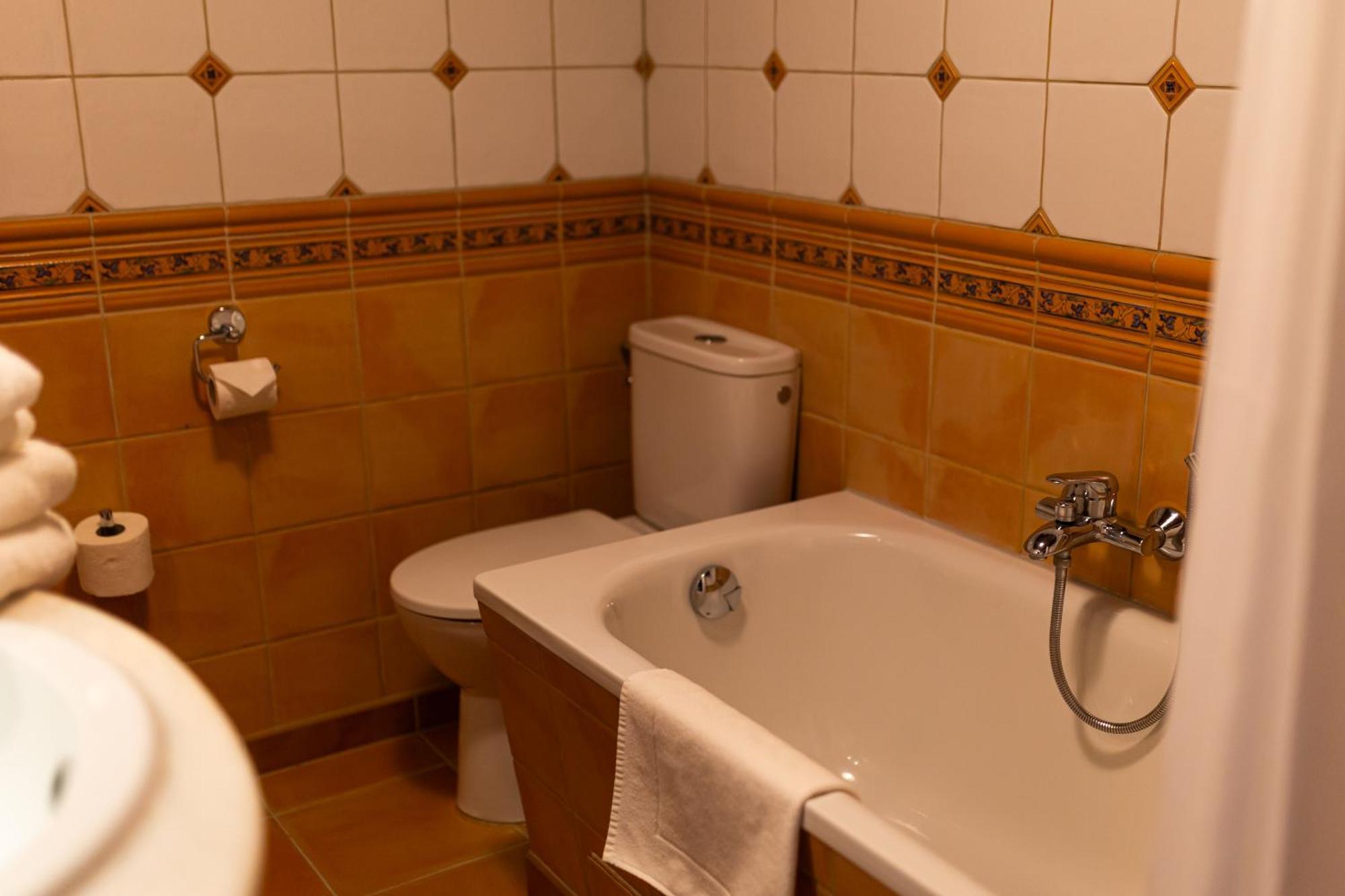 Triple Room Bath